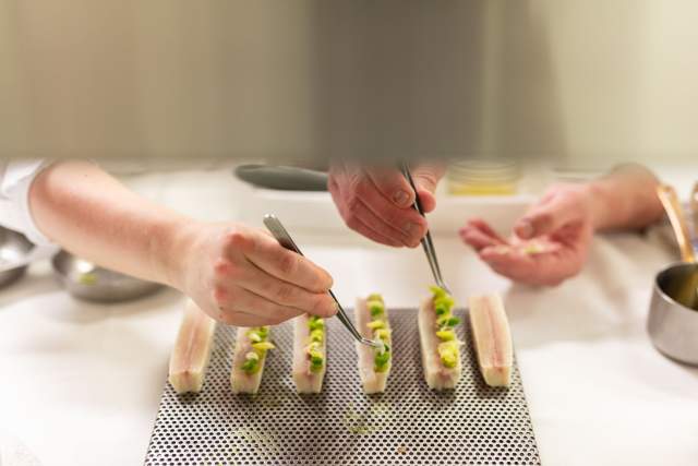 Restaurant 2 étoiles Michelin Noirmont, Suisse · Maison Wenger 