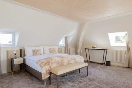 chambre avec espace salon